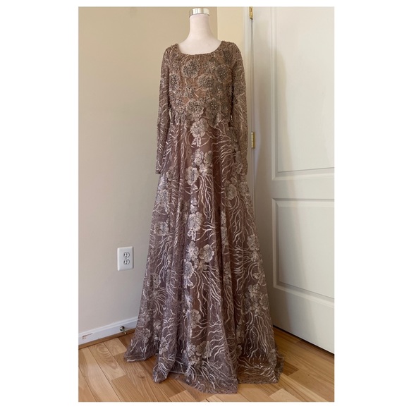 Mac Duggal Metallic Embellished Gown - Picture 7 of 16